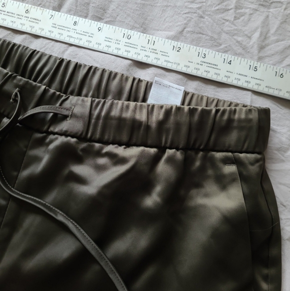 Banana Republic Women Sz M Olive Green Satin Jogger Pants w/pockets comfort - Picture 8 of 11